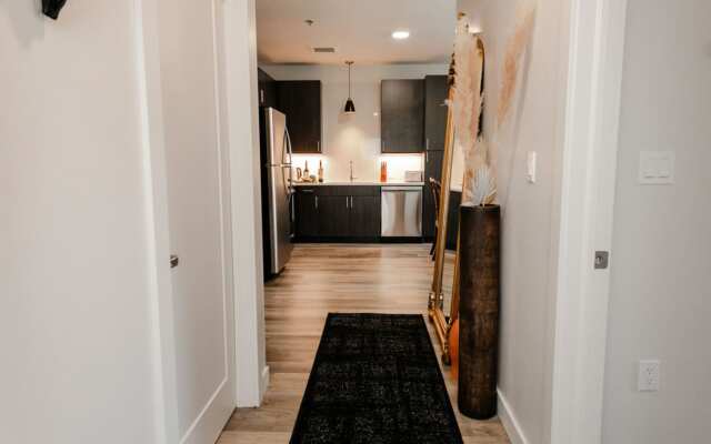HOLT - Modern, Newly Renovated 2BR in Willits Town Center