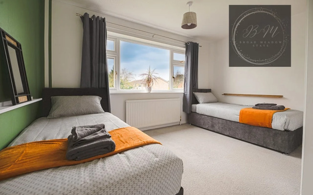 Popular Contractor 2-bed House in Lincoln