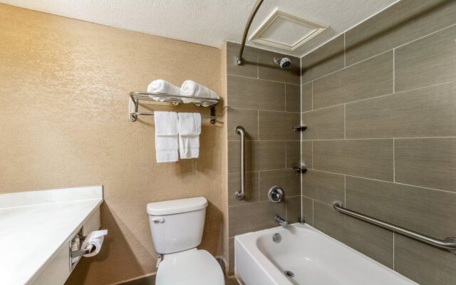 The Inn at Alamo / Riverwalk / Convention Center