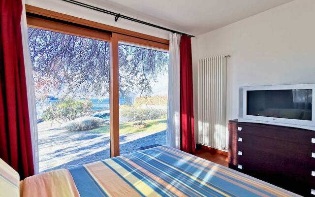 Sumptuous and panoramic Lake Como villa.