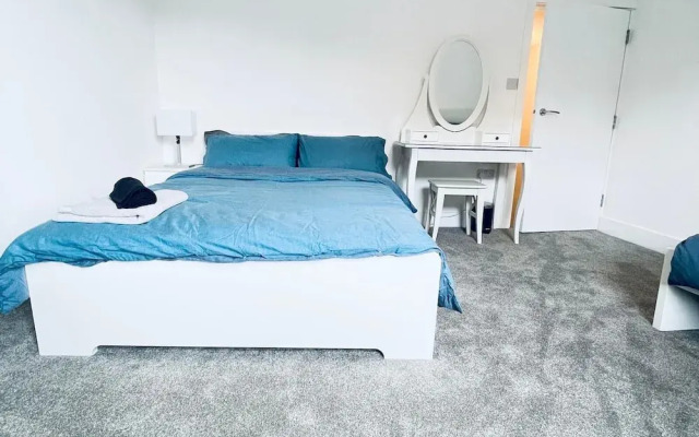 Immaculate 2 Bed House in Cambridge
