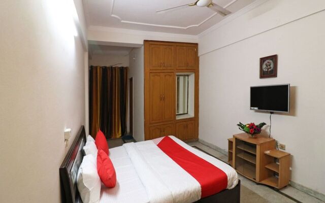 Oyo 26657 Vrindaban Guest House
