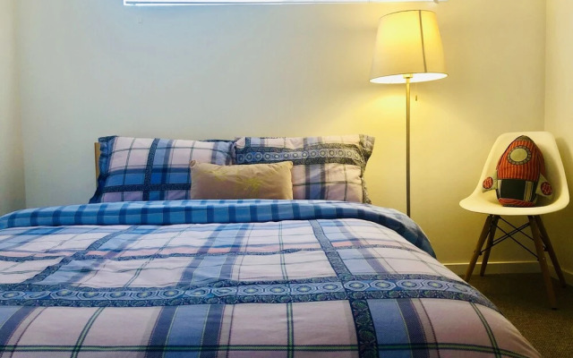 Stylish Home 15 mins from City & Airport