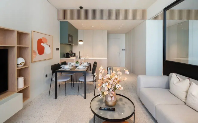 Urban 1BR w Balcony in Business Bay