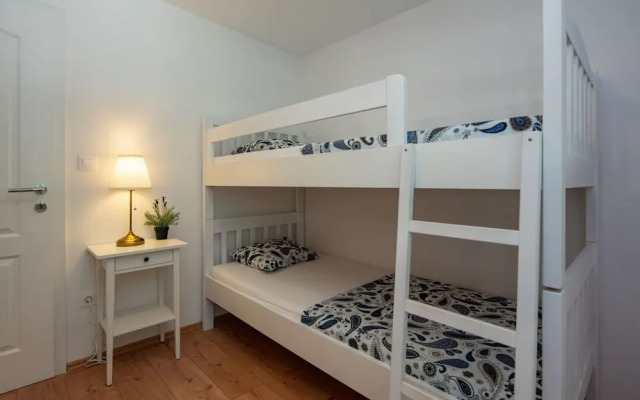 Mobile Home Rock Samphire 2