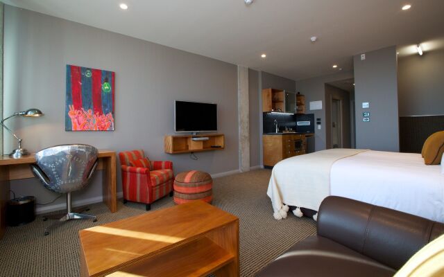 King and Queen Hotel Suites