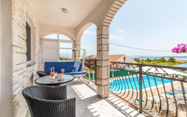 Five-Bedroom Holiday Home in Kastel Novi