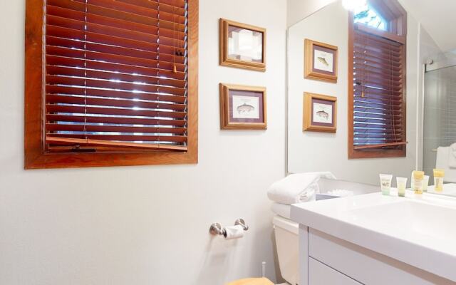 Winterset 12 Centrally Located, Cozy, Washer Dryer by RedAwning