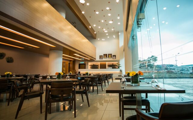 V8 Hotel
