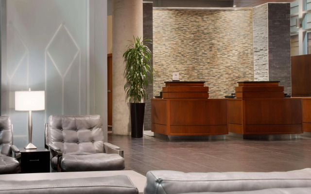 Embassy Suites Montréal by Hilton