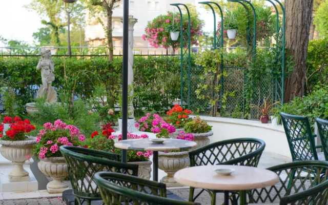 Palace Hotel Domus Mea