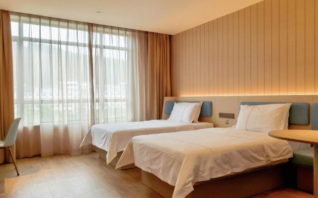 Bama Shouxiang International Hotel