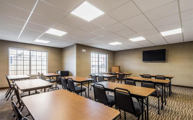 Comfort Inn & Suites Dayton Northwest - Englewood