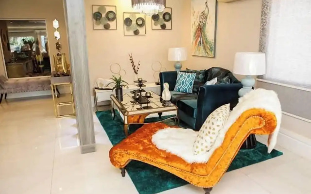 Luxury Sutes And Apartment By Emia Haven