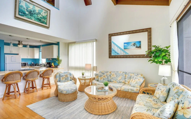 Downtown Kailua-kona Condo w/ Pool & Views