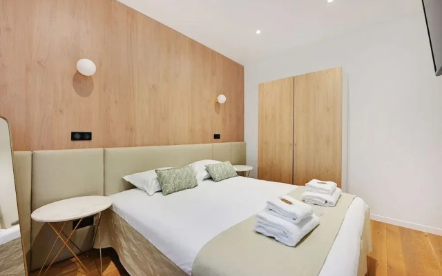 Private Terrace Apartment -1bdr/ 6p-sacra-ca\"ur