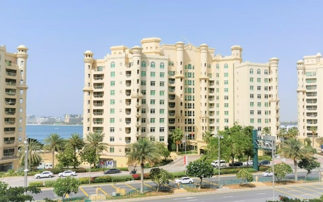 Luxury Stay at the Palm Shoreline Dubai