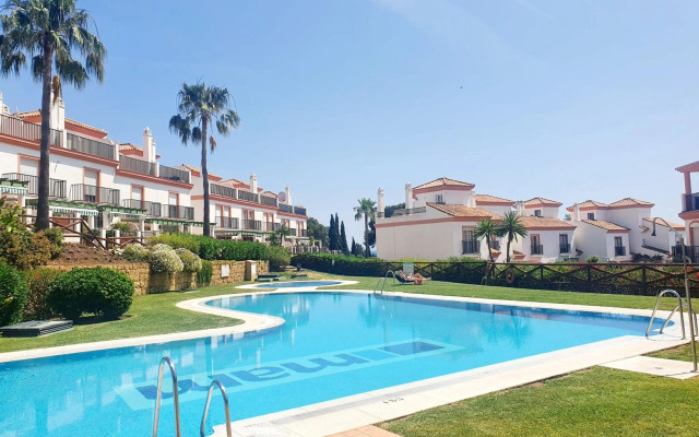 Lomas de Cabopino House