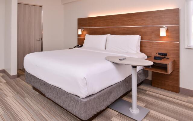 Holiday Inn Express New Orleans - St Charles (ex Modern Hotel)