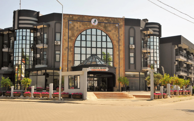 Clover Magic Park Side Otel