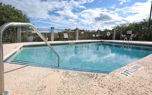 Wingate by Wyndham Savannah/Pooler