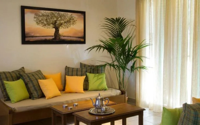 Makis Inn Resort