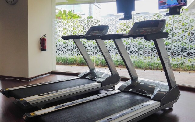 Warm And Elegant 2Br At The Kensington Royal Suites Apartment