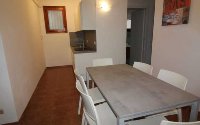Well Located Apartment With Swimming Pool in Lignano
