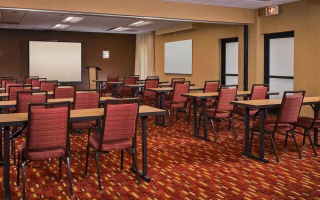 Courtyard Williamsburg Busch Gardens Area