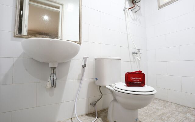 RedDoorz Plus near Adisucipto Airport 2