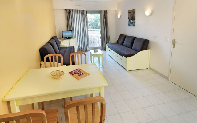 Studio 300 Meters Away From the Lively Beach of Golfe-juan