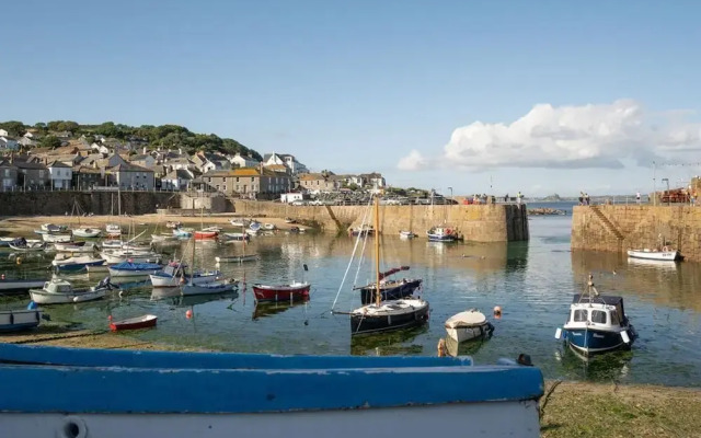 Seaview-2br-sleeps5-cottage-fastwifi-woodburner