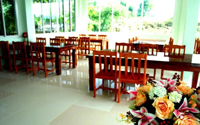 Lake Scene Resort