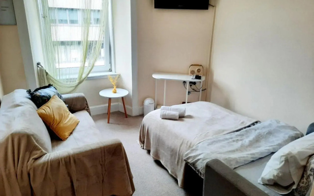 Cozy Central Apartment