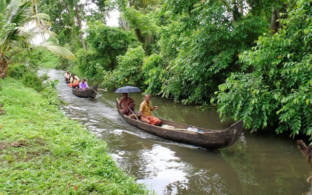 Houseboat Cruise in the Backwaters of Kerala