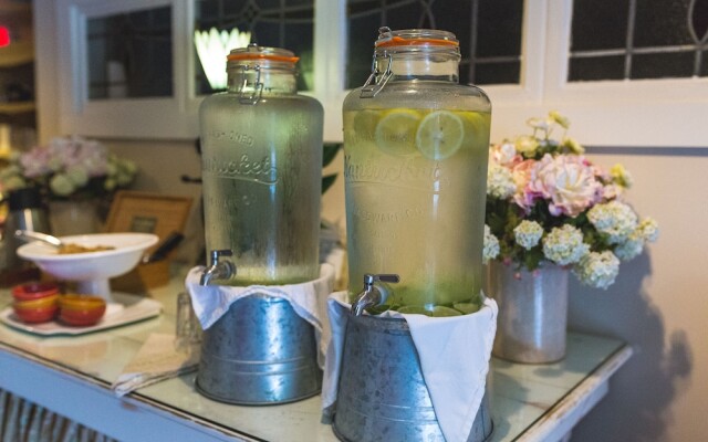 The Common Man Inn & Spa