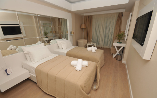 Alesta Yacht Hotel