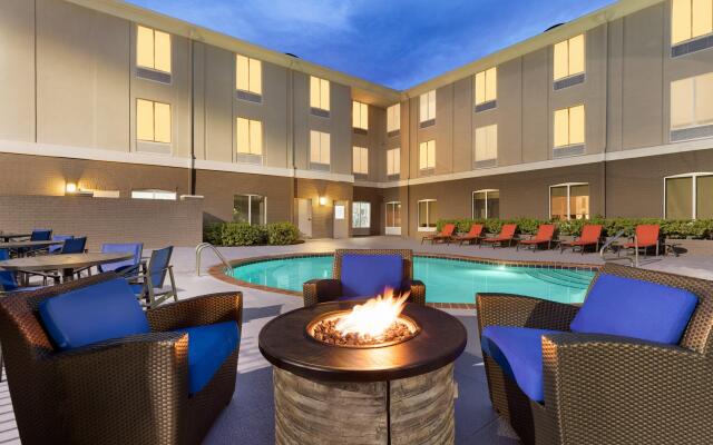 Holiday Inn Express Hotel & Suites Auburn - University Area by IHG