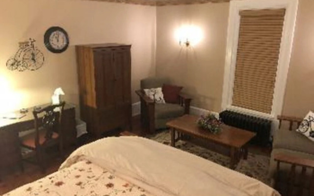 The Parsonage Inn LLC