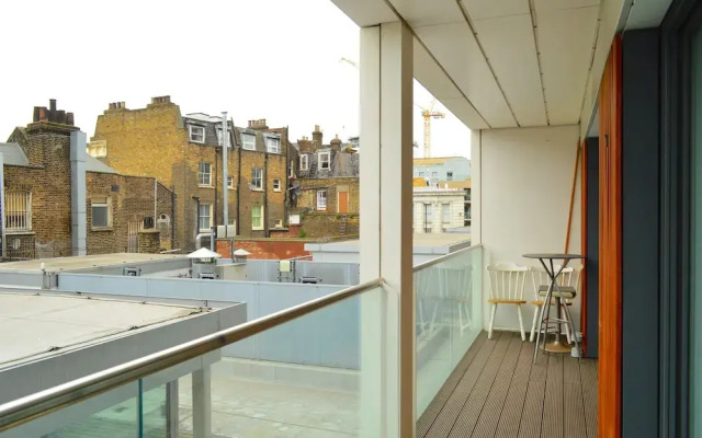 Modern 3 Bedroom Apartment on Dalston Square