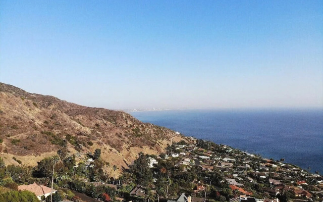 Piedra by AvantStay | Malibu Oasis w/ Patio & Spa