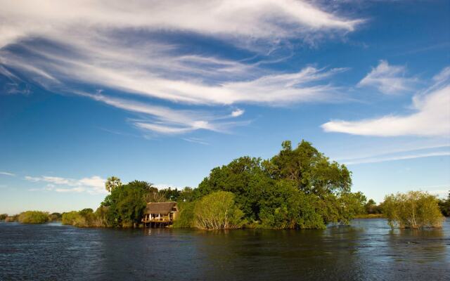 Sindabezi Island Camp