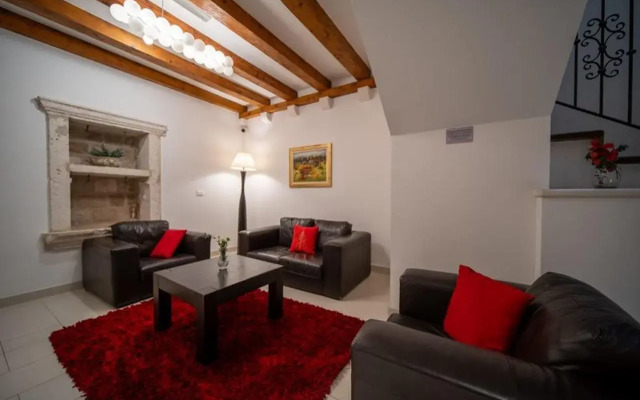 Celenga Apartments with free offsite parking