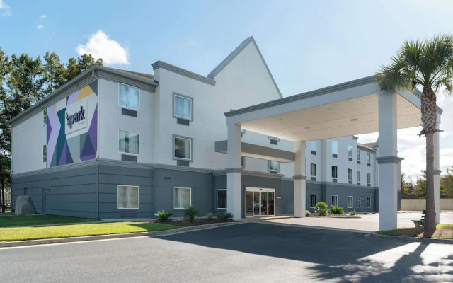 Super 8 Savannah