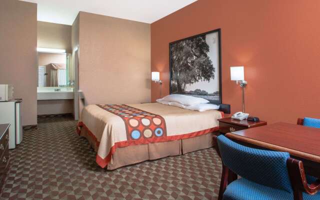 Super 8 by Wyndham Bastrop TX