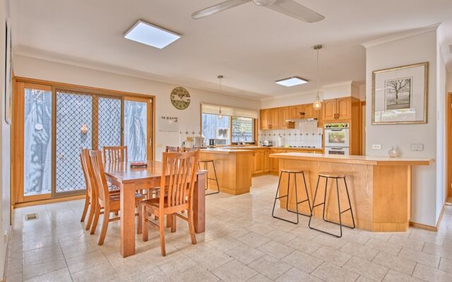 Spacious family home St Kilda