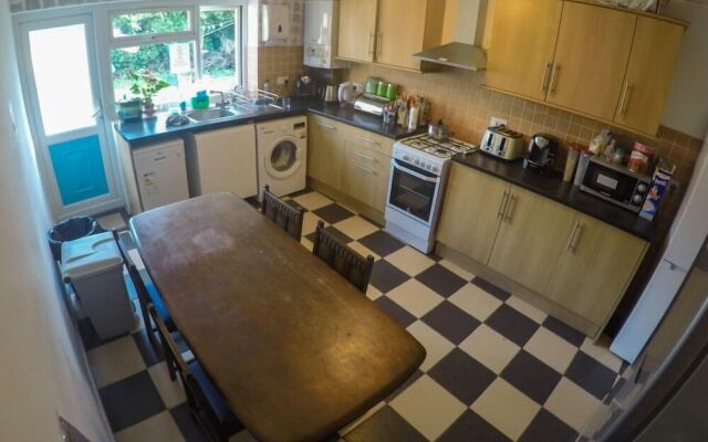 Donnington Bridge Road Rooms