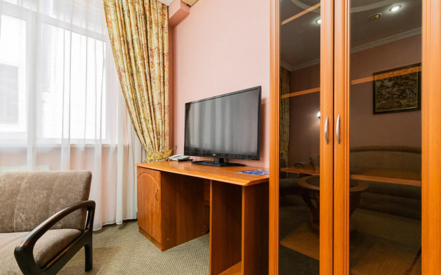 У Озера от Травел Хотелс Антураж