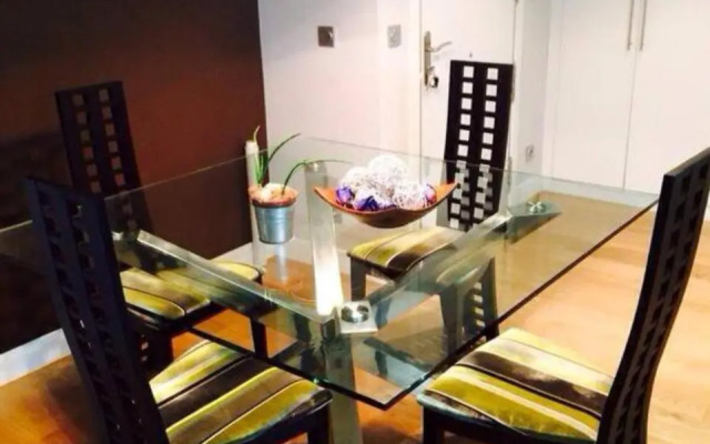 Piso moderno, céntrico y con garaje gratis
