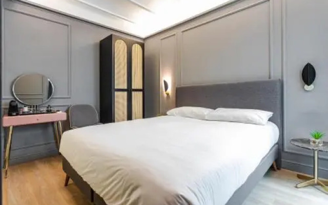 Reina 107 Beach Boutique